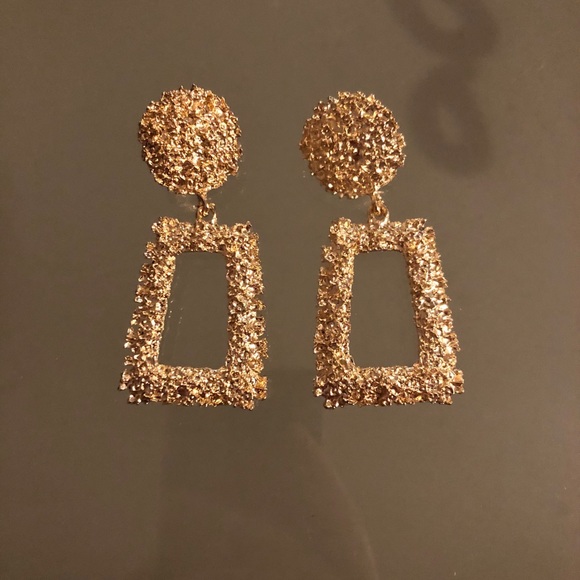 Zara Jewelry - Zara raised earrings
